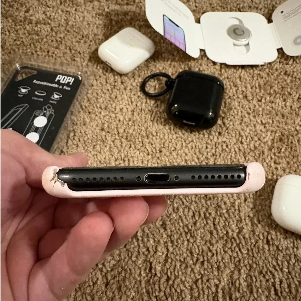 Apple Bundle (Unlocked): iPhone 8 Plus, AirPods Gen 1/2, Pro Case, AirTag - Lot